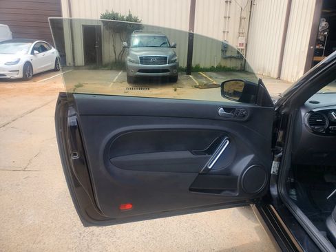 Used 2019 Volkswagen Beetle 2.0T S FWD image 19