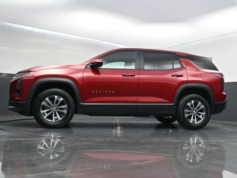 Used 2026 Chevrolet Equinox LT w/ Safety and Technology Package FWD image 39