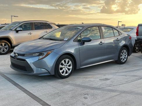 Used 2025 Toyota Corolla LE FWD image 5