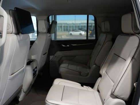 Used 2023 GMC Yukon XL Denali image 17