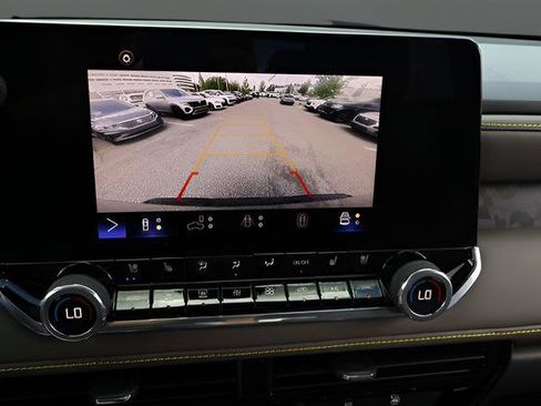 Used 2024 Chevrolet Colorado ZR2 w/ ZR2 Convenience Package III AWD/4WD image 29