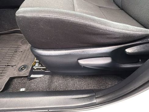 Used 2018 Toyota RAV4 LE image 25