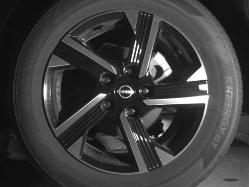 Used 2025 Nissan Sentra SV FWD image 14