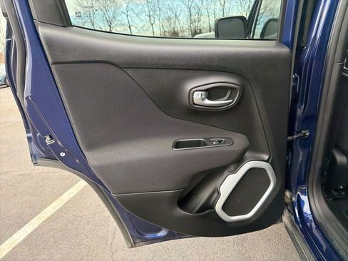 Used 2018 Jeep Renegade Latitude w/ UConnect 8.4 Nav Group image 20