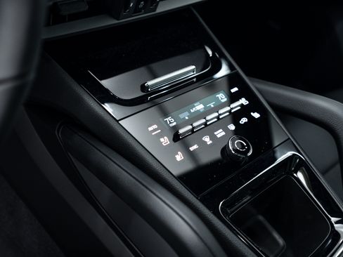 Certified 2026 Porsche Cayenne AWD/4WD image 15
