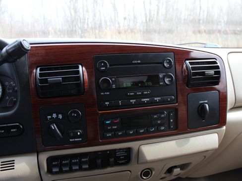 Used 2006 Ford F250 Lariat image 24