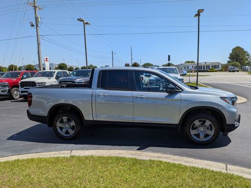 Used 2025 Honda Ridgeline TrailSport image 4