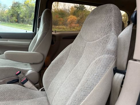 Used 1998 Ford Windstar GL image 12