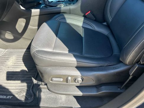 Used 2023 Chevrolet Traverse LT w/ Rear Camera Mirror Package image 13