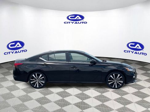 Used 2022 Nissan Altima 2.5 SR FWD image 2