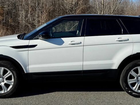 Used 2018 Land Rover Range Rover Evoque SE Premium image 24