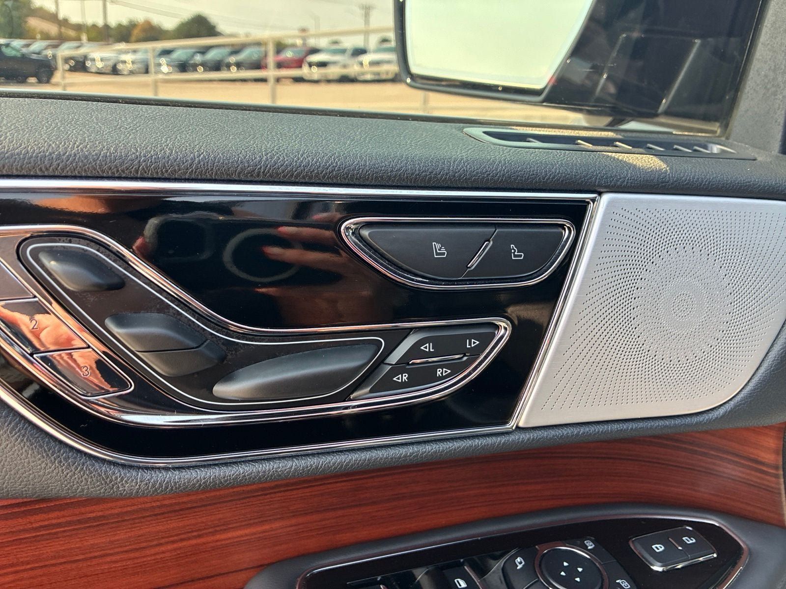 Used 2024 Lincoln Navigator Reserve AWD/4WD image 15
