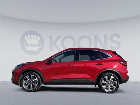 Used 2023 Ford Escape Platinum w/ Premium Technology Package image 2