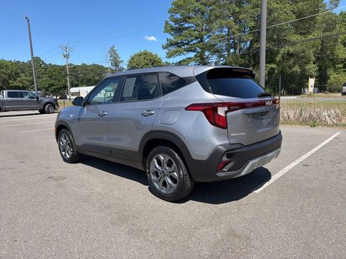 Used 2025 Kia Seltos LX AWD/4WD image 7