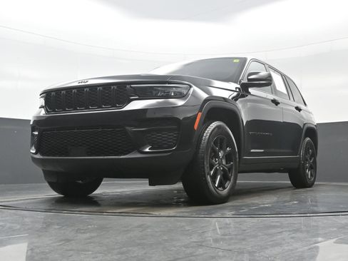 Used 2025 Jeep Grand Cherokee Altitude image 26