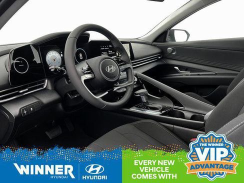New 2025 Hyundai Elantra SEL image 15