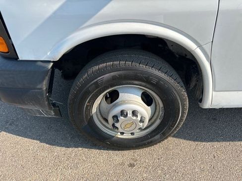 Used 2017 Chevrolet Express 3500 3500 3DR EXTENDED CARGO VAN/V8 image 22