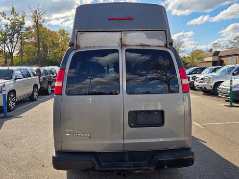 Used 2011 Chevrolet Express 3500 LS image 11