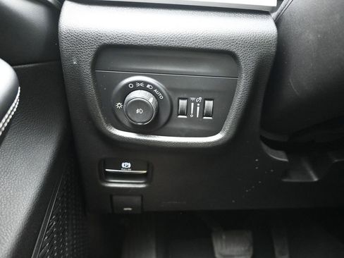 Used 2023 Jeep Grand Cherokee L Limited image 18