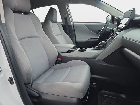 Used 2023 Toyota Venza LE image 10