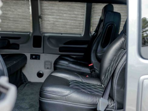 Used 2023 Chevrolet Express 2500 image 50