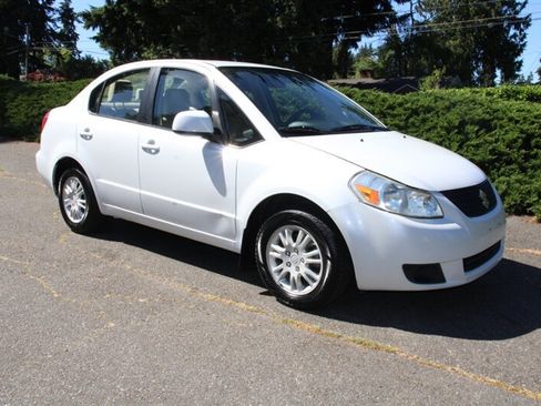 Used 2012 Suzuki SX4 LE FWD image 2