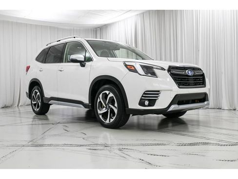Used 2022 Subaru Forester Touring image 2
