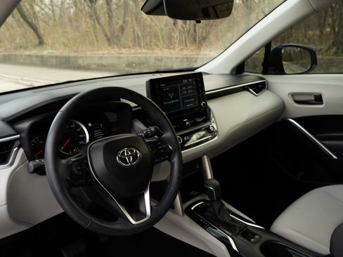 Used 2022 Toyota Corolla Cross LE image 16