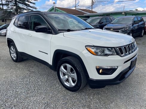 Used 2019 Jeep Compass Latitude w/ Popular Equipment Group AWD/4WD image 4