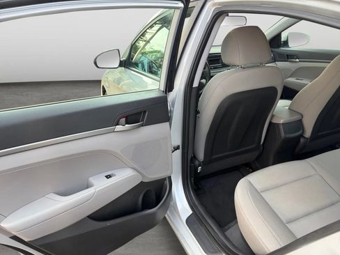Used 2018 Hyundai Elantra SE FWD image 14