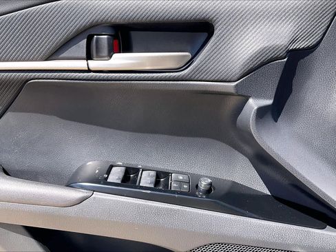 New 2026 Toyota Camry Hybrid FWD image 18