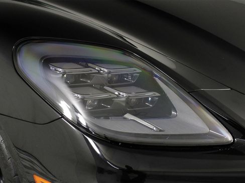 Used 2025 Porsche Panamera image 28