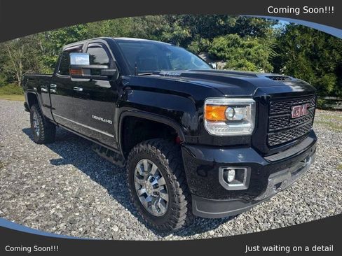 Used 2018 GMC Sierra 2500 Denali w/ Duramax Plus Package AWD/4WD image 7