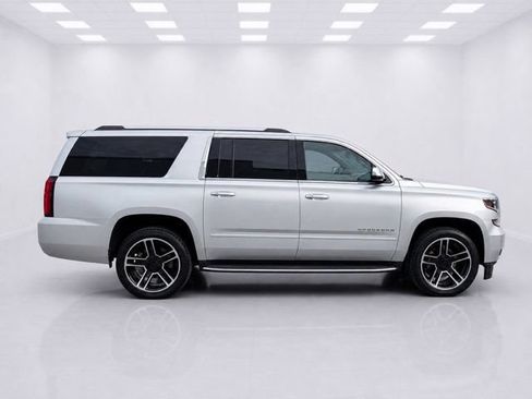 Used 2020 Chevrolet Suburban Premier AWD/4WD image 7