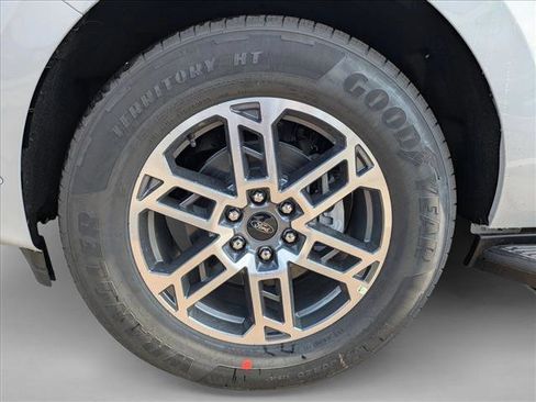 New 2025 Ford Expedition Active image 25