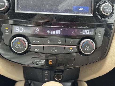 Used 2015 Nissan Rogue SL w/ SL Premium Package image 19