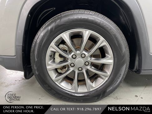 Used 2021 Jeep Cherokee Latitude Lux w/ Sun & Sound Group image 11