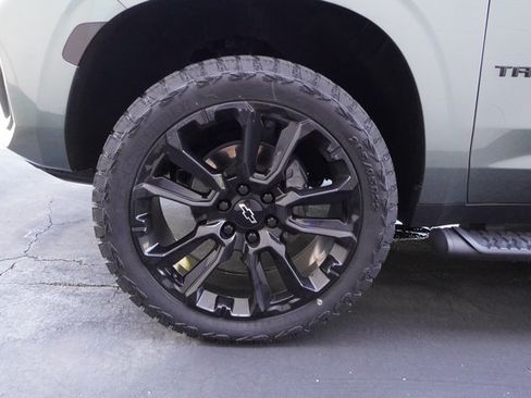 Used 2023 Chevrolet Tahoe Z71 w/ Luxury Package AWD/4WD image 34