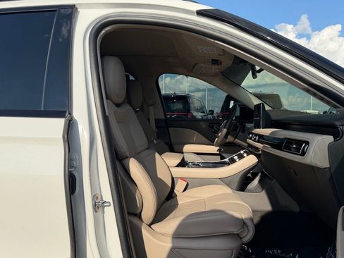 Used 2024 Lincoln Aviator Reserve w/ Equipment Group 201A AWD/4WD image 27