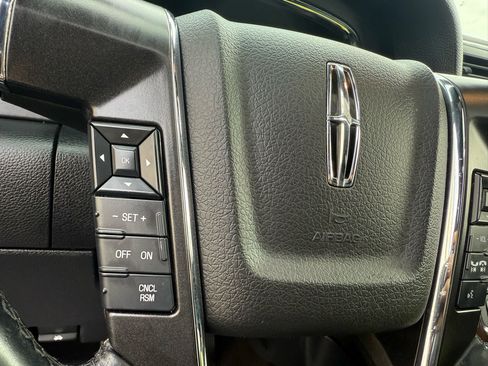 Used 2015 Lincoln Navigator 4WD 4dr image 41