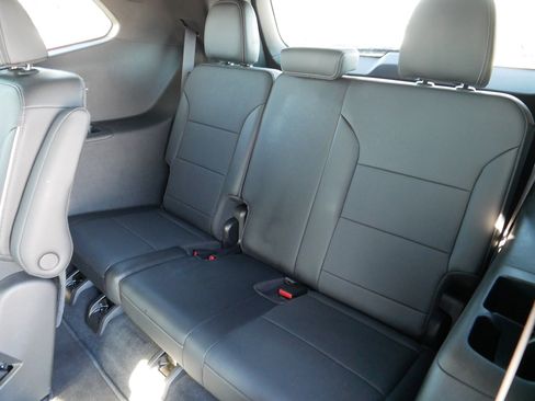 Used 2025 Buick Enclave Preferred image 36