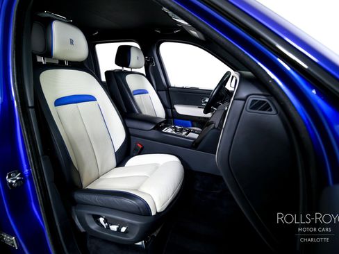 Used 2021 Rolls-Royce Cullinan Black Badge image 30