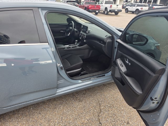 Used 2025 Nissan Sentra SV w/ Trunk Package FWD image 13