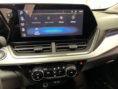 Used 2024 Chevrolet Trax LT FWD image 19