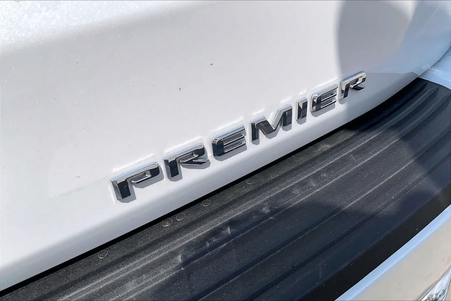 Used 2026 Chevrolet Suburban Premier w/ Sun And Tow Package RWD image 30