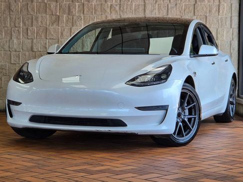 Used 2023 Tesla Model 3 Standard Range RWD image 2