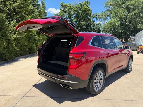 Used 2025 Buick Enclave Preferred w/ Power Package AWD/4WD image 33