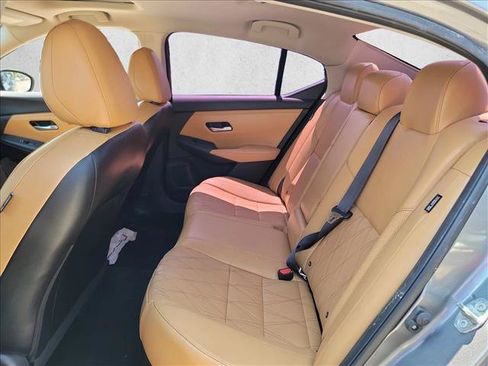 Used 2022 Nissan Sentra SV w/ SV Premium Package FWD image 11