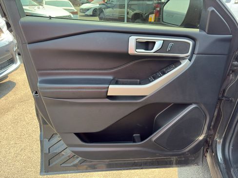Used 2022 Ford Explorer XLT AWD/4WD image 17