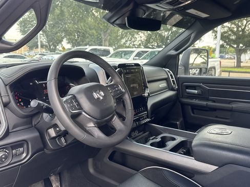 Used 2025 RAM 2500 Laramie AWD/4WD image 3